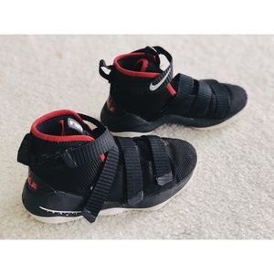 lebron 16 boys grade school